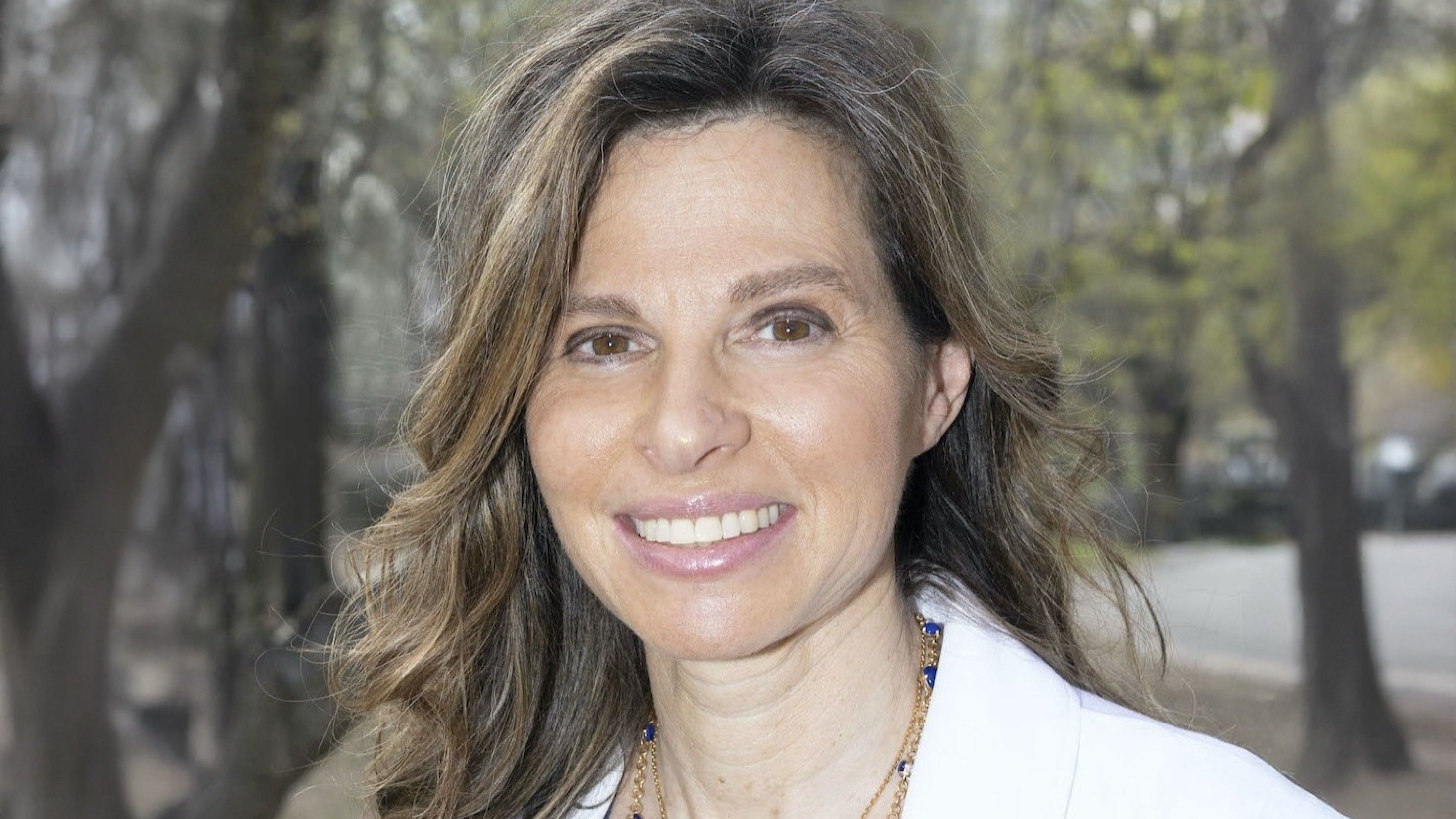 Most people think lip balm = hydration. Dermatologists don’t. Dr. Diane Madfes explains the “lip balm catch-22”